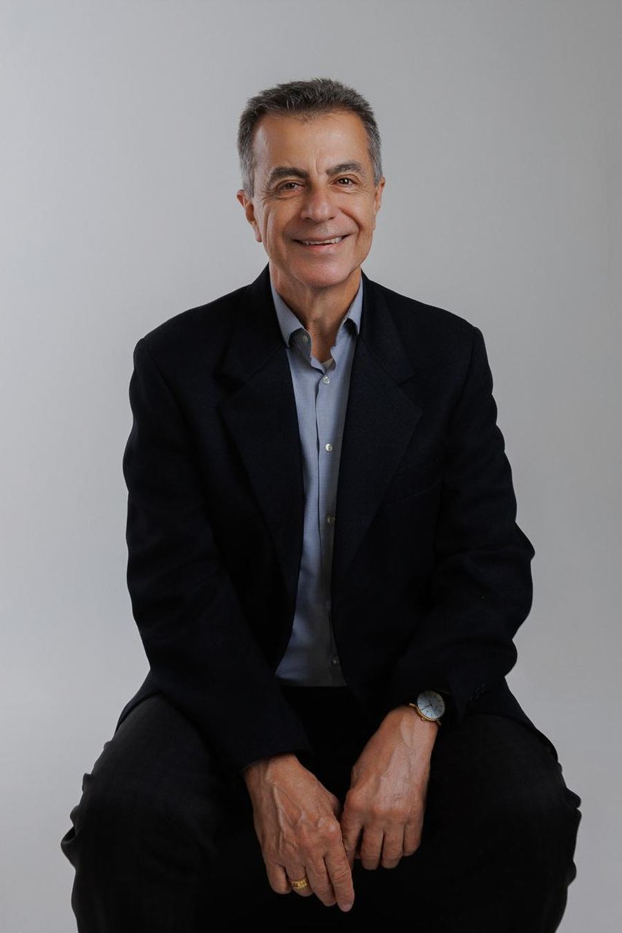 Dr. Cleber Finotti sorrindo